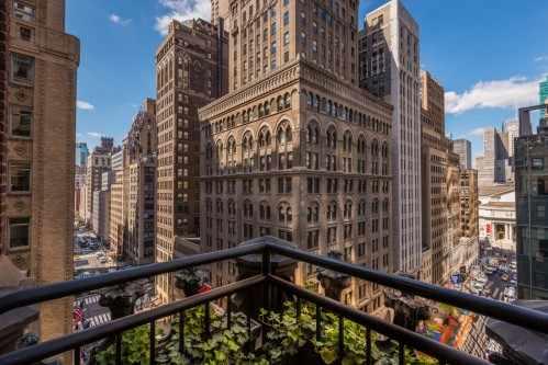 The Love Room (1106) offers unobstructed views of Madison Avenue and the New York Public Library.